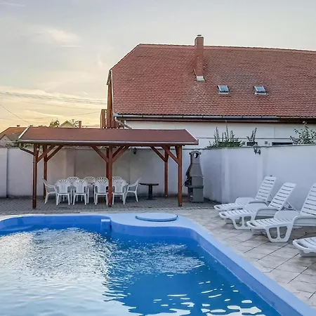 Apartman Stunning In Balatonelle W Outdoor Swimming Pool And 2 Bedrooms