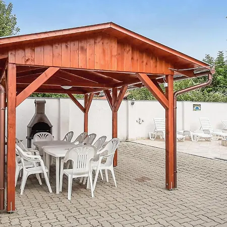 Stunning In Balatonelle W Outdoor Swimming Pool And 2 Bedrooms Apartman *